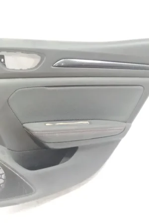 GUARNECIDO PUERTA TRASERA DERECHA RENAULT MEGANE IV HATCHBACK (B9A/M/N_) 1.8 RS TCE 280 (B9M6) - 829A06906R Pago Seguro