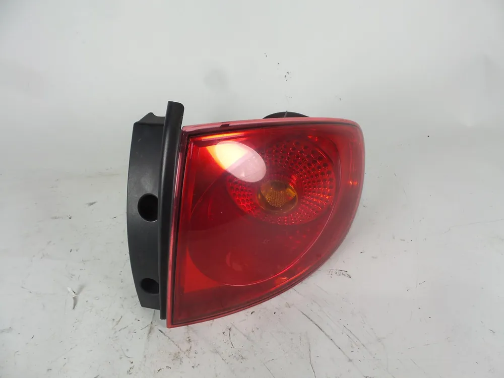 Certificado PILOTO TRASERO DERECHO EXTERIOR SEAT ALTEA - 5P0945112B
