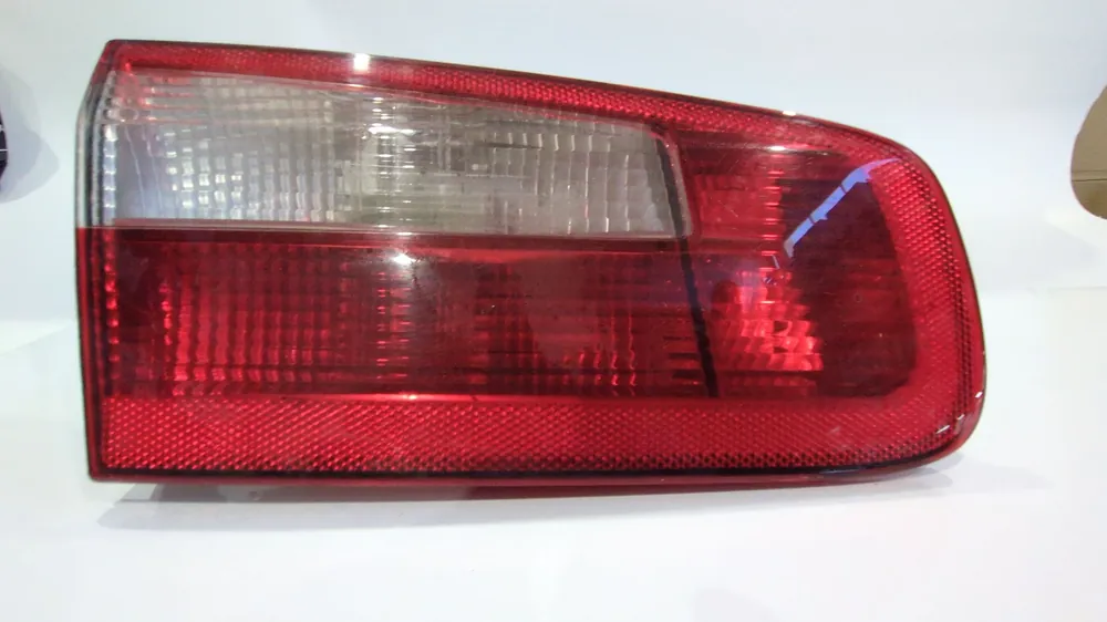 Edición Limitada PILOTO TRASERO IZQUIERDO INTERIOR RENAULT LAGUNA II - 8200002475