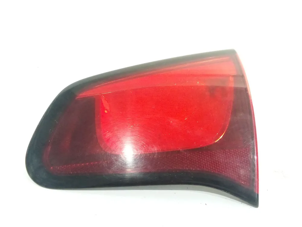 Últimas Unidades PILOTO TRASERO DERECHO INTERIOR CITROËN C3 II (SC_) 1.4 HDI 70 (SC8HZC SC8HR0 SC8HP4) - 9685225480