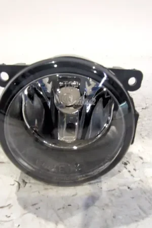 FARO ANTINIEBLA DERECHO RENAULT CITAN MITSUBISHI L200 MEGANE III SUBARU IMPREZA IV - 8200074008 Económico