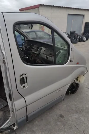A Buen Precio PUERTA DELANTERA DERECHA RENAULT TRAFIC II AUTOBÚS (JL) 1.9 DCI 100 (JL0C) - 7751478601