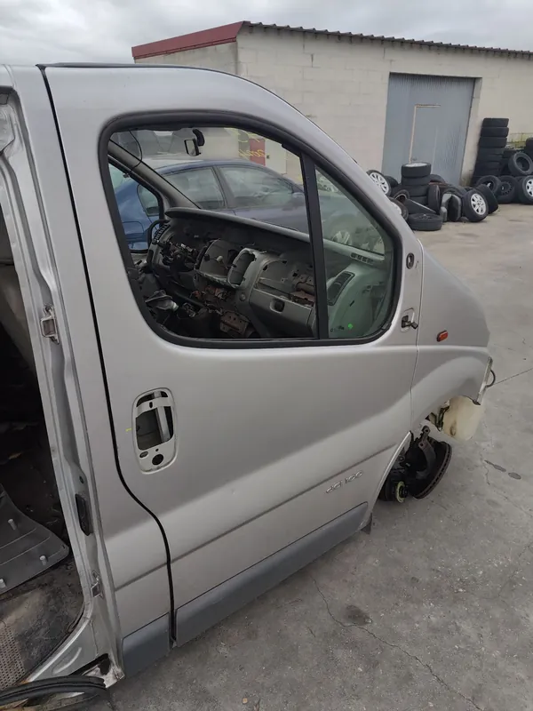 A Buen Precio PUERTA DELANTERA DERECHA RENAULT TRAFIC II AUTOBÚS (JL) 1.9 DCI 100 (JL0C) - 7751478601