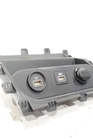 CONECTOR USB / AUX HYUNDAI I10 III (AC3 AI3) 1.0 MPI - 197589 Profesional