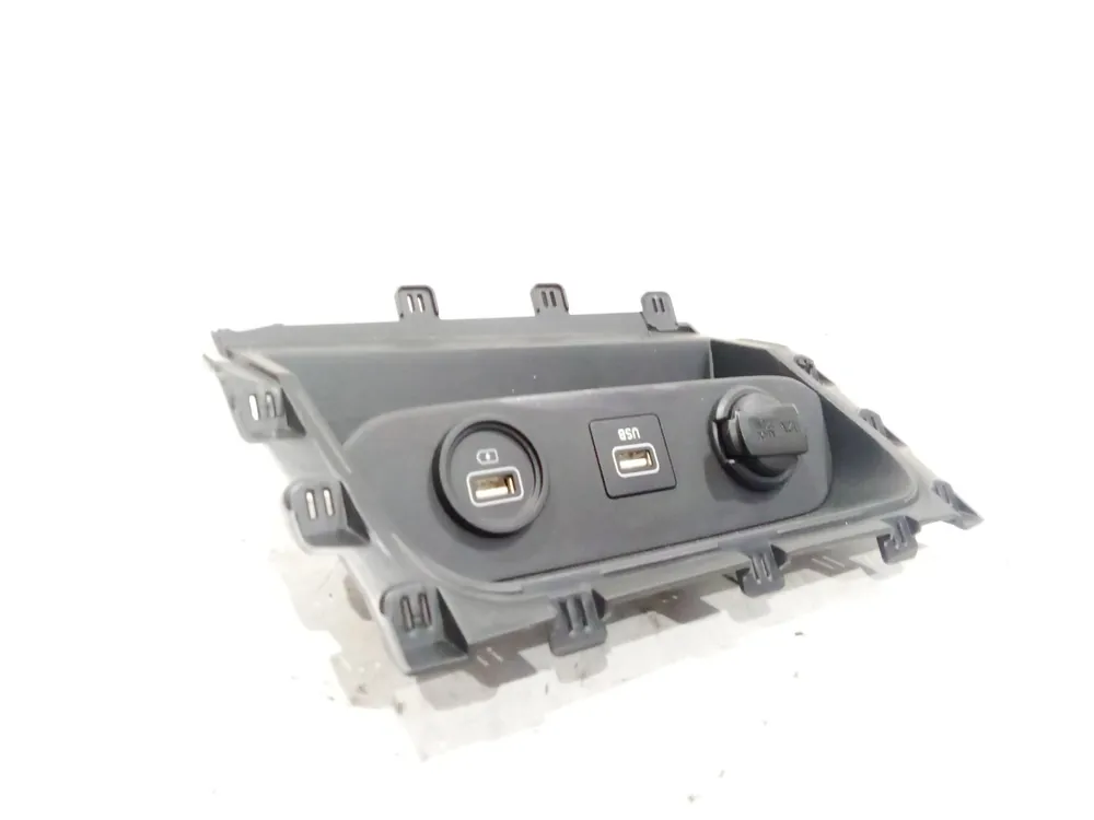 CONECTOR USB / AUX HYUNDAI I10 III (AC3 AI3) 1.0 MPI - 197589 Profesional