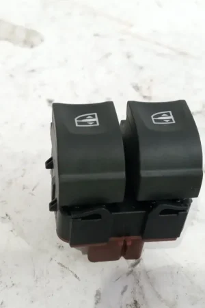 Envío Internacional BOTON ELEVALUNAS IZQUIERDO AL DE - 254113300R Dacia Duster diesel