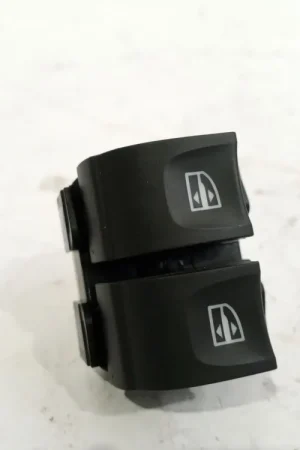BOTON ELEVALUNAS IZQUIERDO AL DE - 254112588R Dacia Duster diesel Stock Limitado