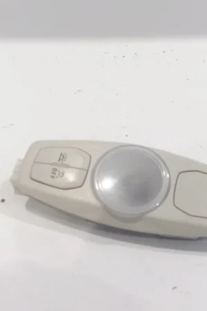 LUZ INTERIOR FORD FOCUS III 1.6 TDCI - AM5113K767BD Artesanal