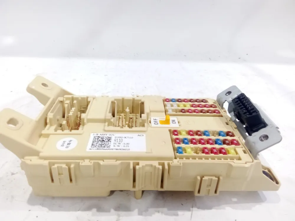 CAJA RELES / FUSIBLES HYUNDAI I10 III (AC3 AI3) 1.0 MPI - 91950k7110 Tendencia