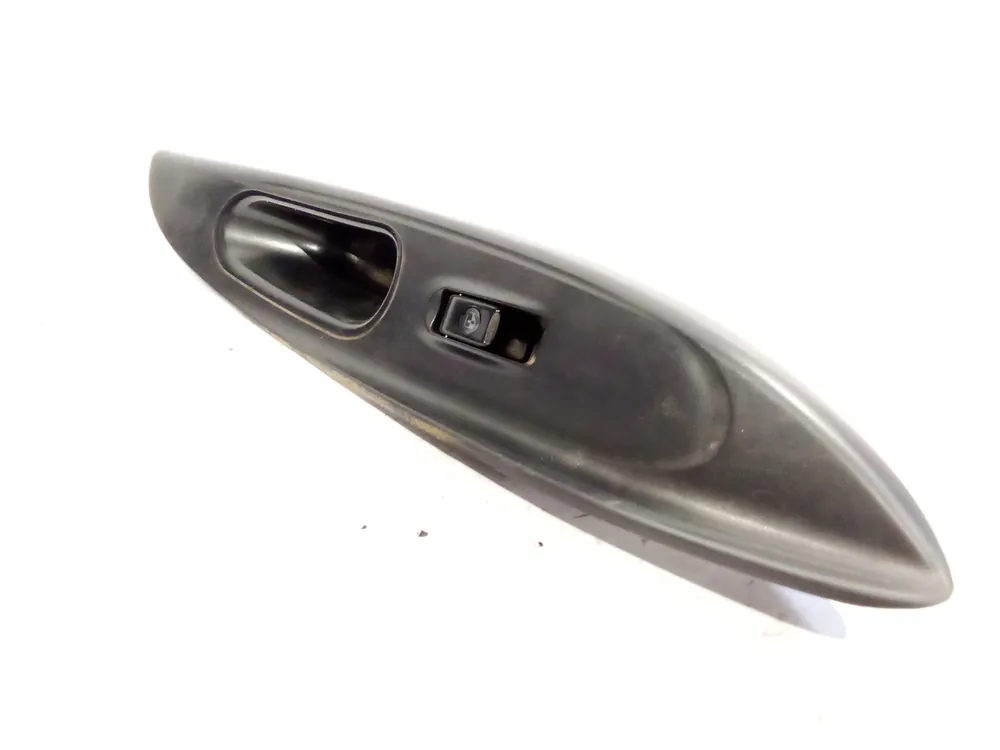BOTON ELEVALUNAS DERECHO HYUNDAI H-1 FURGONETA (A1) 2.5 CRDI - 935804A000 Últimas Unidades
