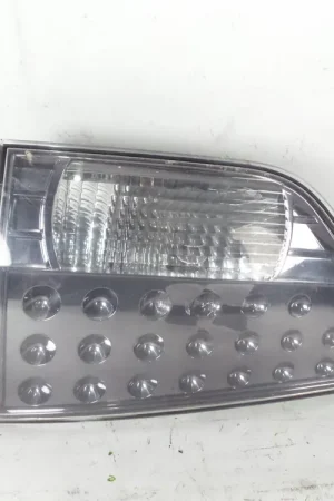 Bestseller PILOTO TRASERO DERECHO INTERIOR MITSUBISHI OUTLANDER II (CW_W) 2.0 DI-D (CW8W) - 8331A006
