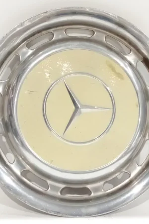 TAPACUBO (UNIDAD) MERCEDES-BENZ /8 (W115) 200 D (115.115) - sin referencia Auténtico