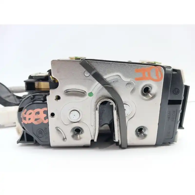 CERRADURA PUERTA DELANTERA IZQUIERDA A1667200135 Compra Hoy