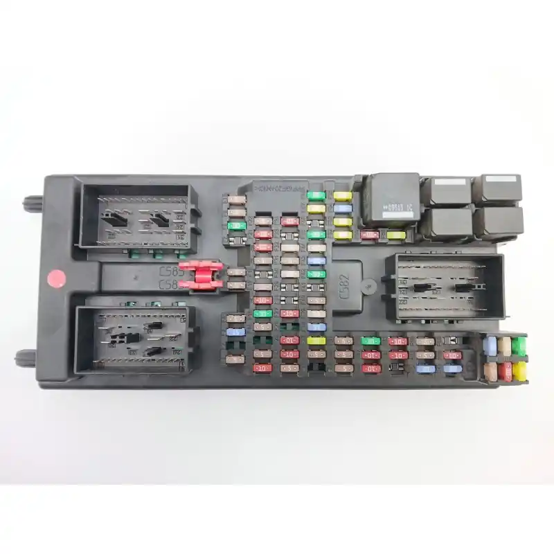 CAJA RELES / FUSIBLES AH2214F041AF Oferta Flash
