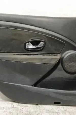 GUARNECIDO PUERTA DELANTERA IZQUIERDA 809010439R Directo De Fábrica