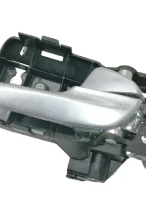 MANETA INTERIOR DELANTERA DERECHA 6M21U22600 Auténtico