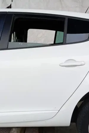Más Vendido PUERTA TRASERA IZQUIERDA 821010108R
