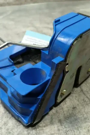 CERRADURA PUERTA DELANTERA DERECHA 81320Q0010 BC3FRTRH Últimas Unidades