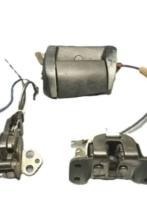 Mayoreo CERRADURA PUERTA TRASERA IZQUIERDA F15272310C