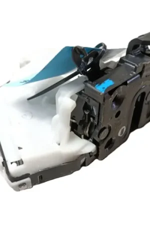 CERRADURA PUERTA TRASERA IZQUIERDA 825035824R C11308V8014140 Disponible Ahora