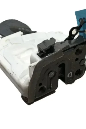 Ocasión Especial CERRADURA PUERTA TRASERA DERECHA 825027318R V8014130