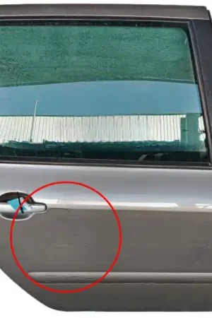 Auténtico PUERTA TRASERA DERECHA
