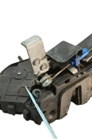 Ordenar Ahora Mismo CERRADURA PUERTA DELANTERA IZQUIERDA 961018 6M2AR21813EC