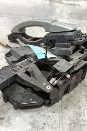 Hecho A Mano CERRADURA PUERTA TRASERA IZQUIERDA 1523331 8V4AS26413EA