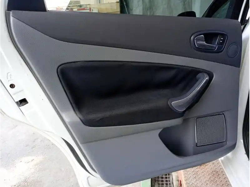 GUARNECIDO PUERTA TRASERA IZQUIERDA 1563209 7S71-A27407-JJ1ESC Precio De Oferta