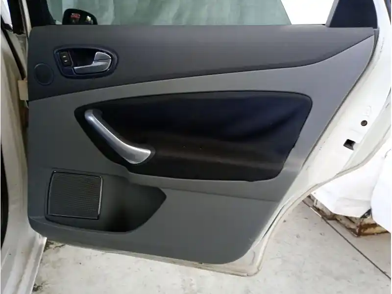 GUARNECIDO PUERTA TRASERA DERECHA 1563143 7S71-A27406-JJ1ESC Pedido Al Por Mayor