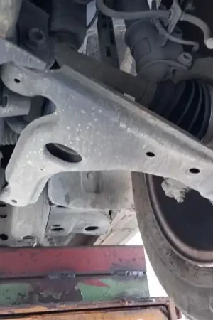 BRAZO SUSPENSION INFERIOR DELANTERO IZQUIERDO Promoción