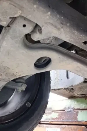BRAZO SUSPENSION INFERIOR DELANTERO DERECHO Original