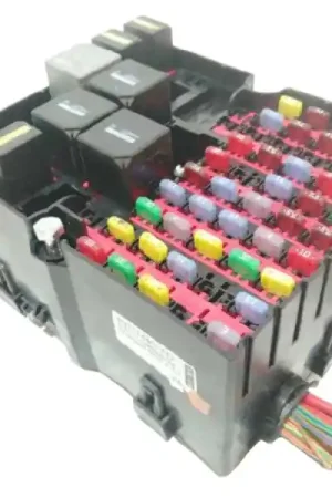 CAJA RELES / FUSIBLES 2S6T14A073 Promoción