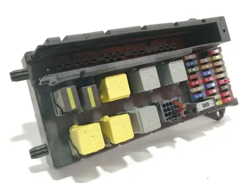 Venta Final CAJA RELES / FUSIBLES A9065454201