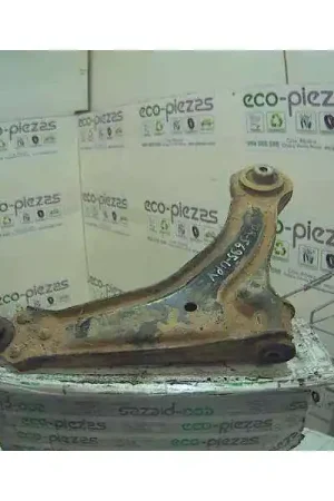 BRAZO SUSPENSION INFERIOR DELANTERO DERECHO A638330010 A638330010 Stock Limitado