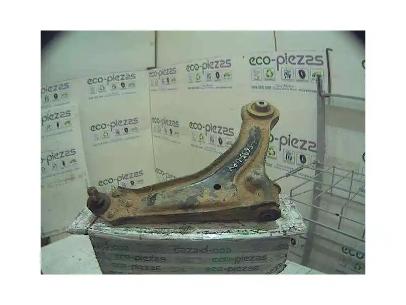 BRAZO SUSPENSION INFERIOR DELANTERO DERECHO A638330010 A638330010 Stock Limitado