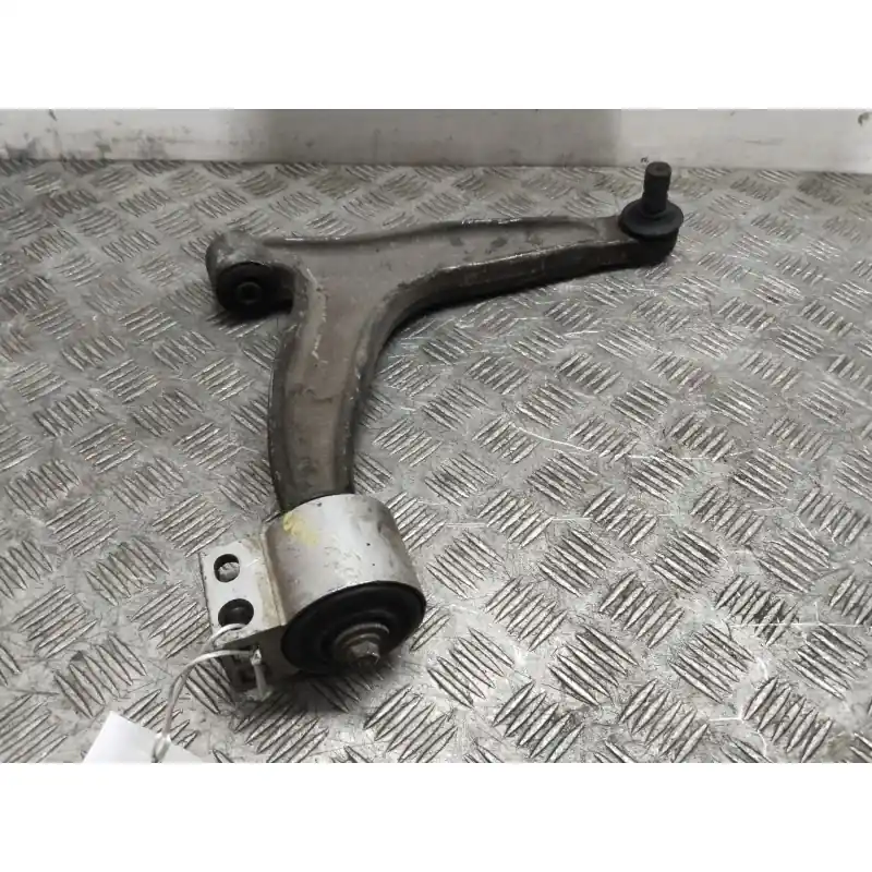 Solo Hoy BRAZO SUSPENSION INFERIOR DELANTERO DERECHO 24413016
