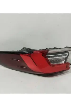 Última Versión PILOTO TRASERO DERECHO 8155102D21 8155002D