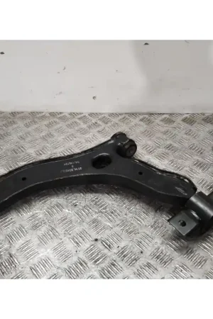 Económico BRAZO SUSPENSION INFERIOR DELANTERO DERECHO 1355048