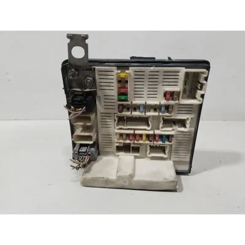Novedad CAJA RELES / FUSIBLES 8200481866G