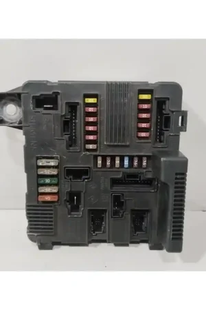 Envío Exprés CAJA RELES / FUSIBLES 8200306033A