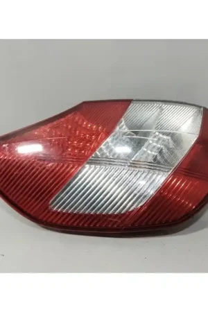 PILOTO TRASERO IZQUIERDO 8200493374 Imprescindible (Must-Have)