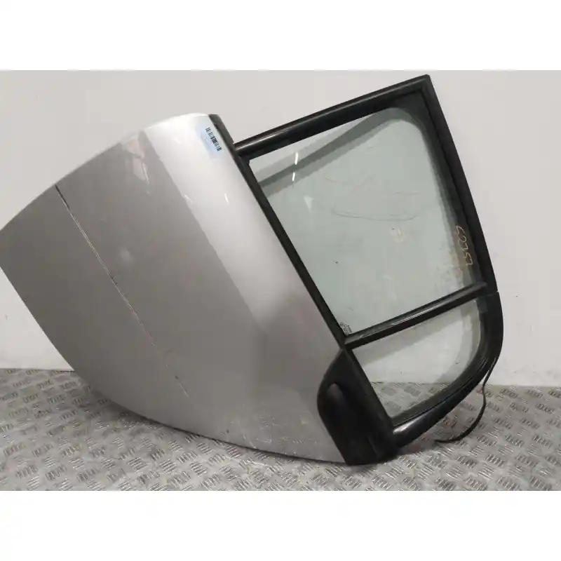 PUERTA TRASERA IZQUIERDA A4547300108 Última Oportunidad