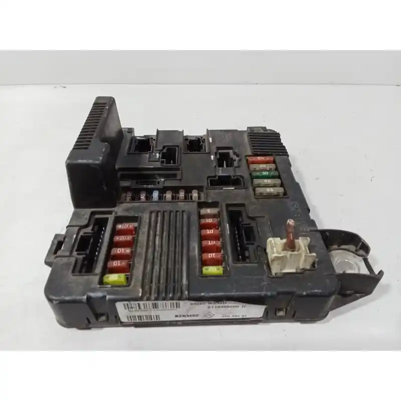Mejor Calidad CAJA RELES / FUSIBLES 8200306032A
