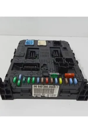 A Buen Precio CAJA RELES / FUSIBLES 96640590800R