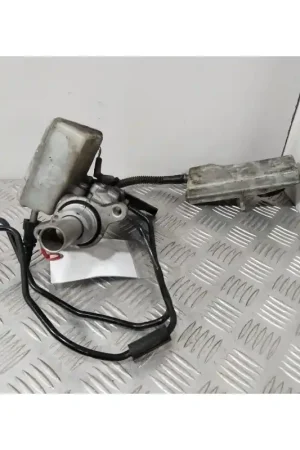 BOMBA FRENO AV612140Y Moderno
