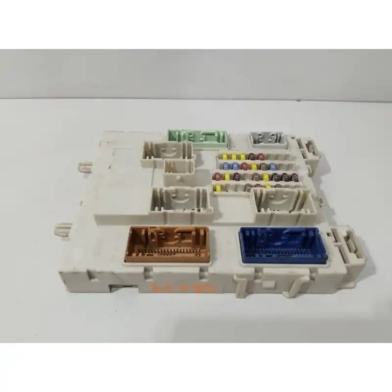 Artesanal CAJA RELES / FUSIBLES 2443670