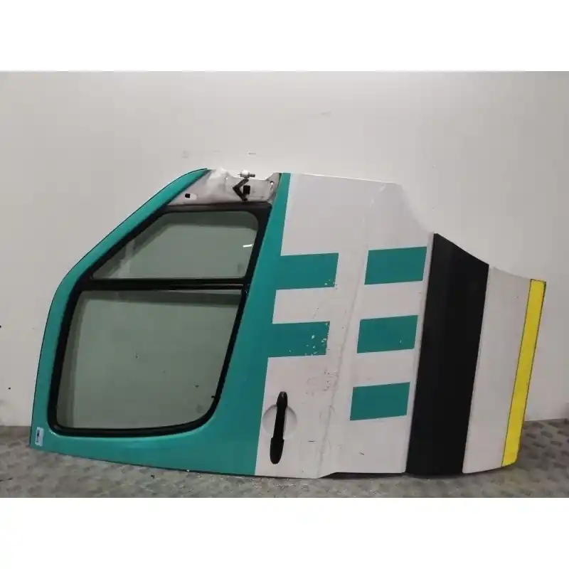PUERTA DELANTERA DERECHA A9067200105 Envío Gratis