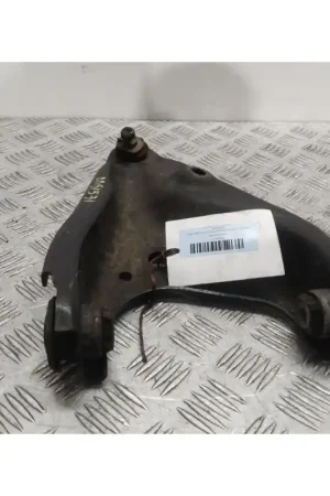 Descuento BRAZO SUSPENSION INFERIOR DELANTERO DERECHO 545006623R