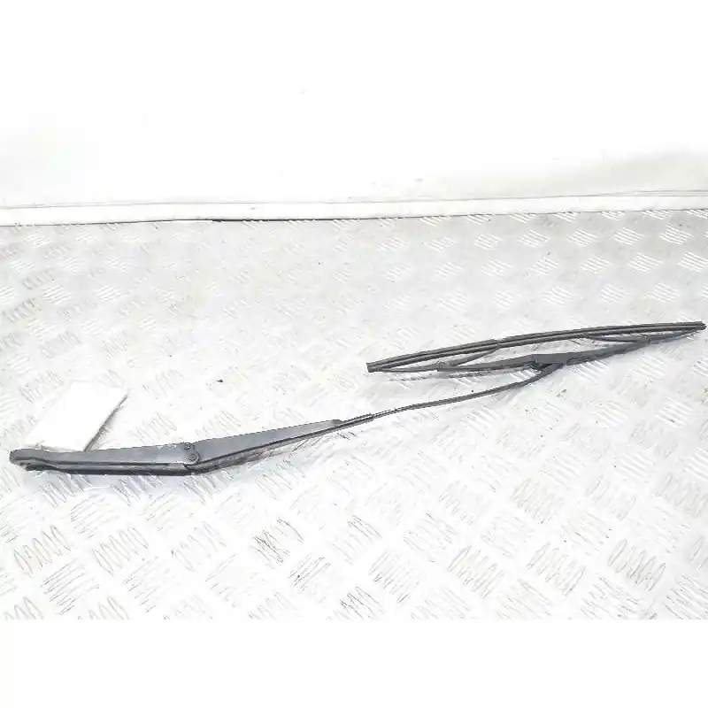 Entrega Rápida BRAZO LIMPIA DELANTERO DERECHO 0735278792